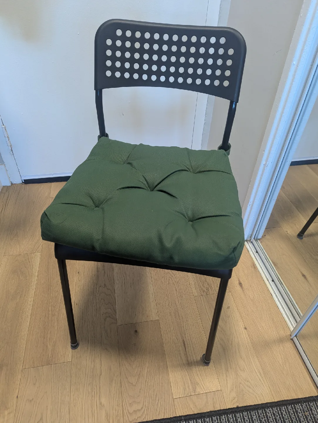 IKEA Black Chair and Table Set image indicator(7)