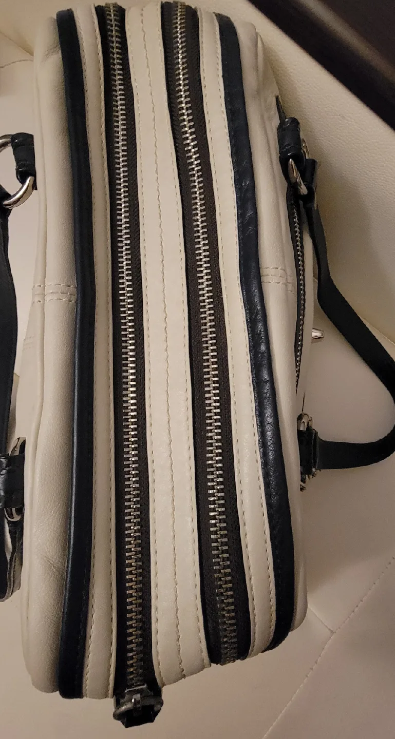 Coach Cream & Navy Blue Leather Handbag image indicator(7)