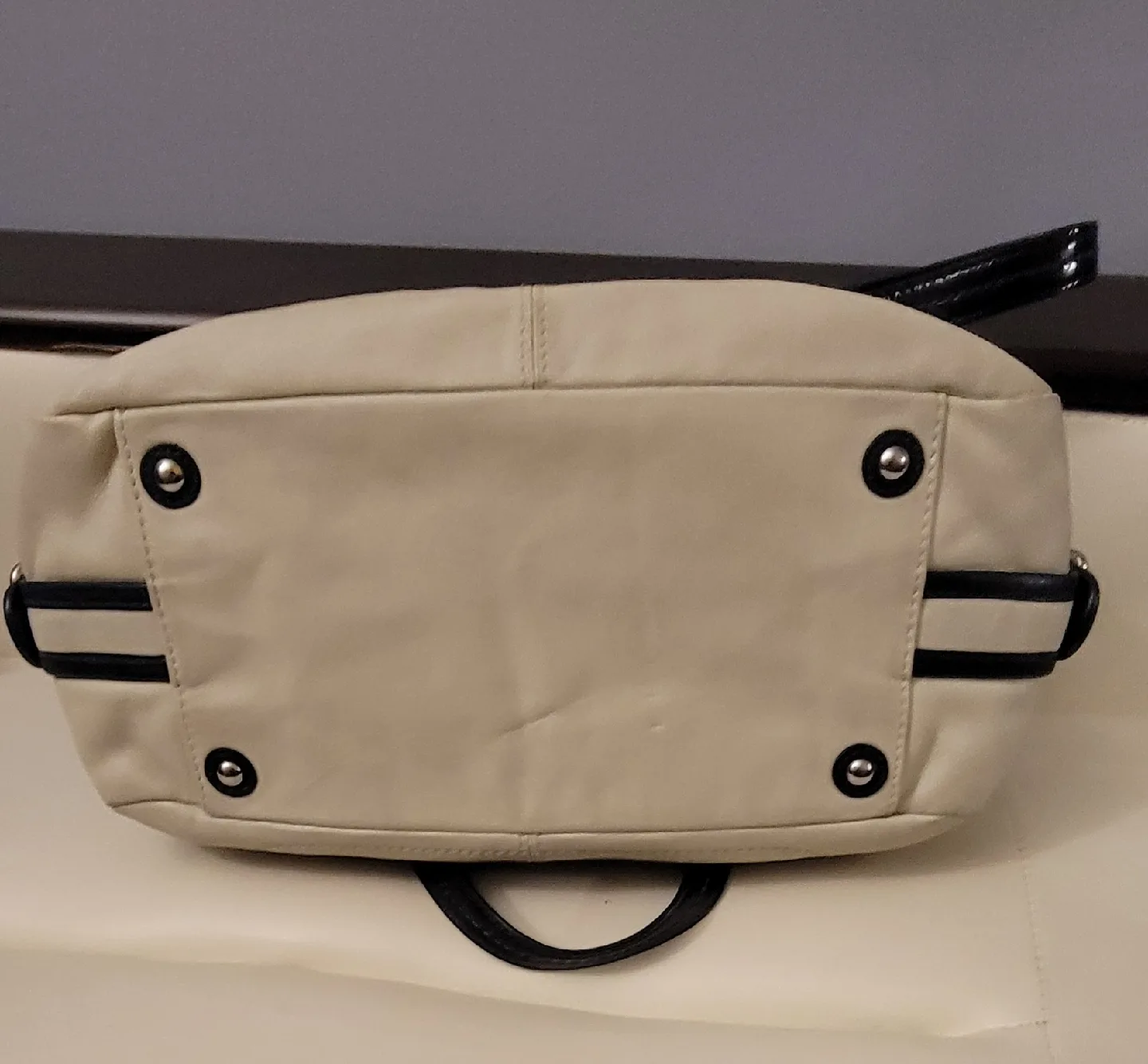 Coach Cream & Navy Blue Leather Handbag image indicator(8)