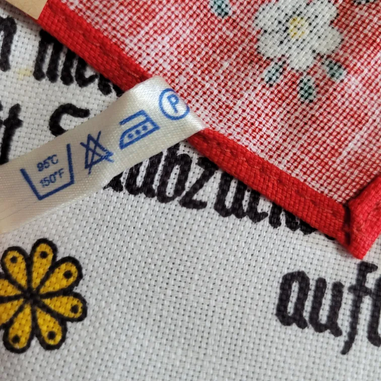 Vintage 23" x 19" Salzburger Nockerl Recipe Red  Tea Towel image indicator(6)