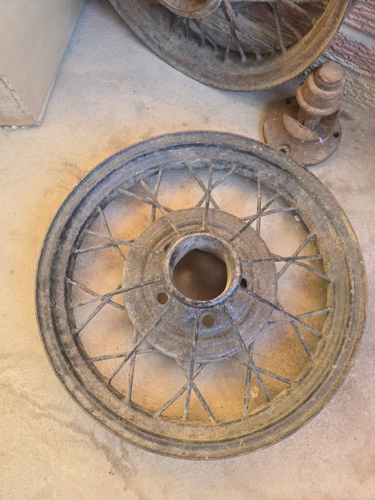 Vintage Spoked Wheels & Hand Water Pump image indicator(3)