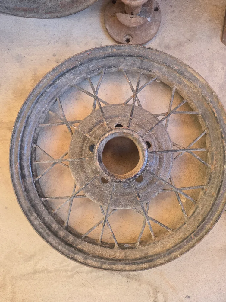 Vintage Spoked Wheels & Hand Water Pump image indicator(6)