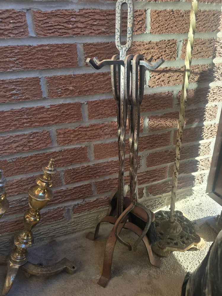 Vintage Spoked Wheels & Hand Water Pump image indicator(9)