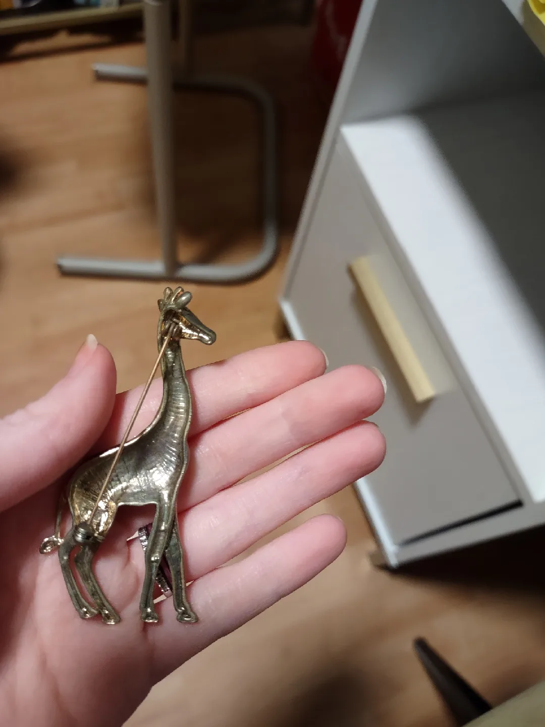 Giraffe Brooch Pin image indicator(3)