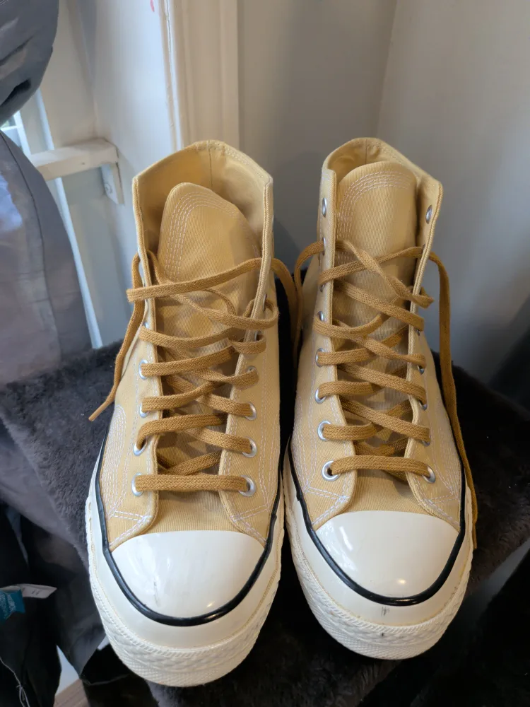 Converse Chuck Taylor All Star High Top - Size 10 image indicator(2)