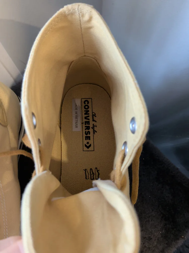 Converse Chuck Taylor All Star High Top - Size 10 image indicator(3)