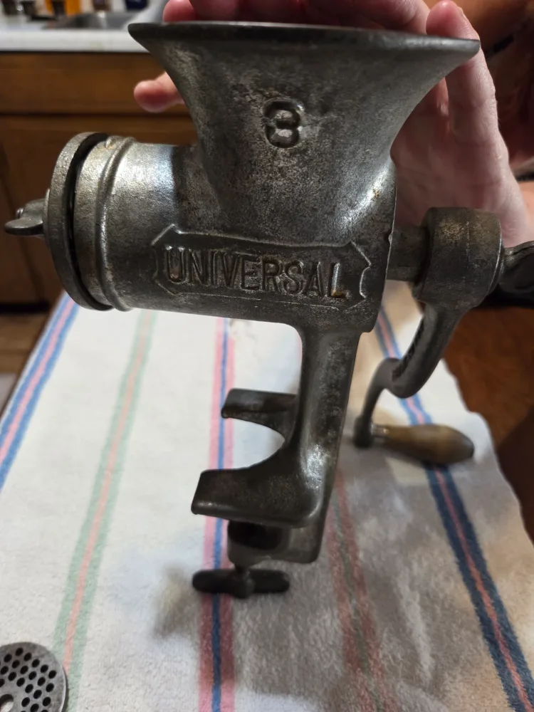 Vintage Universal No. 3 Meat Grinder image indicator(2)