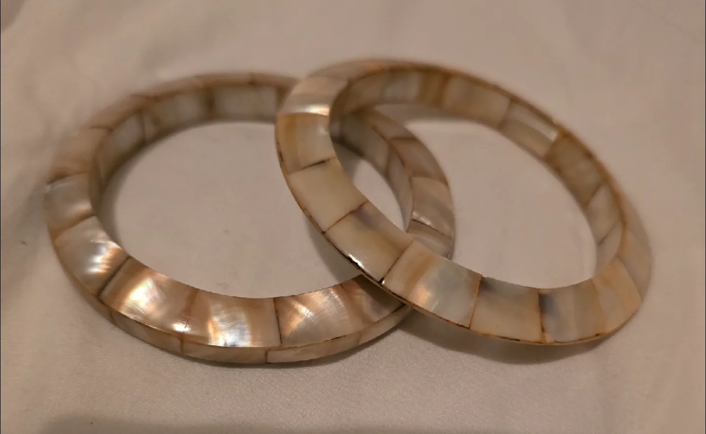 Mother of Pearl Shell Bangle Bracelet Set Excellent thumbnail