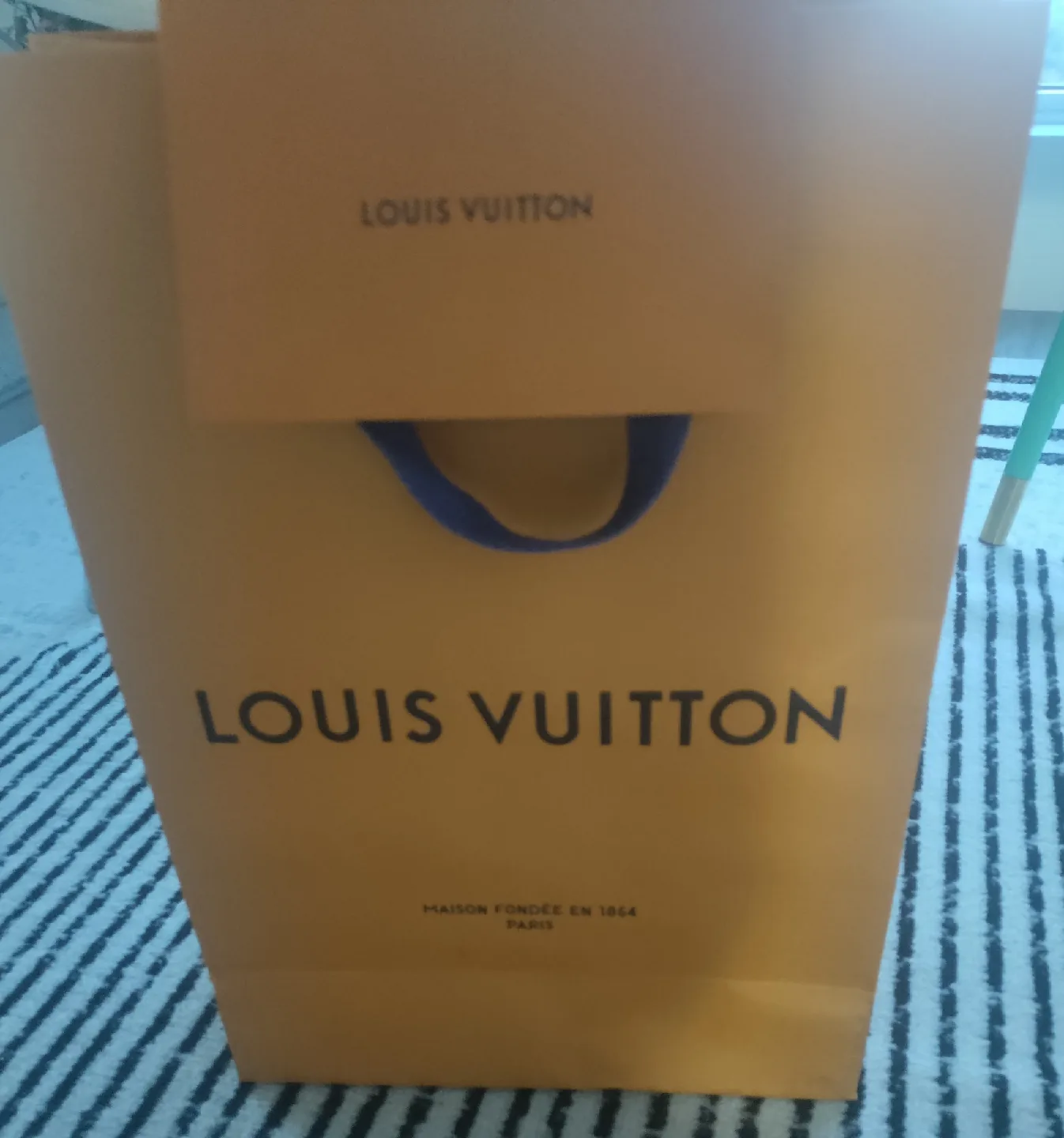 Louis Vuitton Shopping Bag image indicator(2)