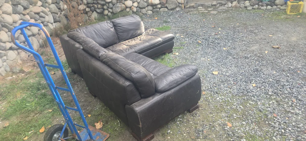 Brown Leather Sectional Sofa image indicator(2)