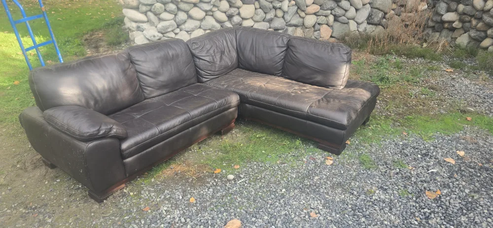 Brown Leather Sectional Sofa image indicator(3)