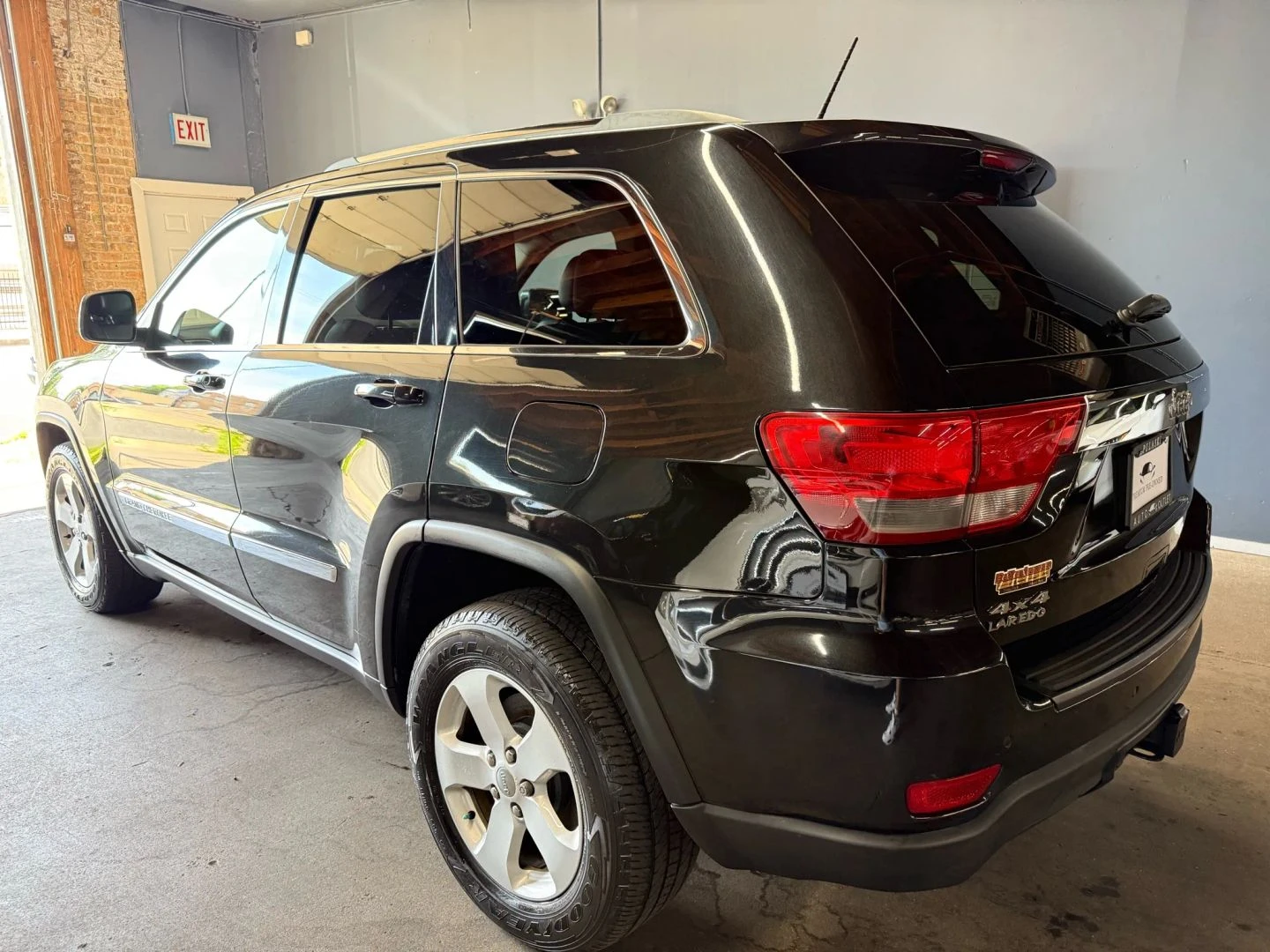 **2012 JEEP GRAND CHEROKEE** EZ FINANCING AVAILABLE! - photo 3