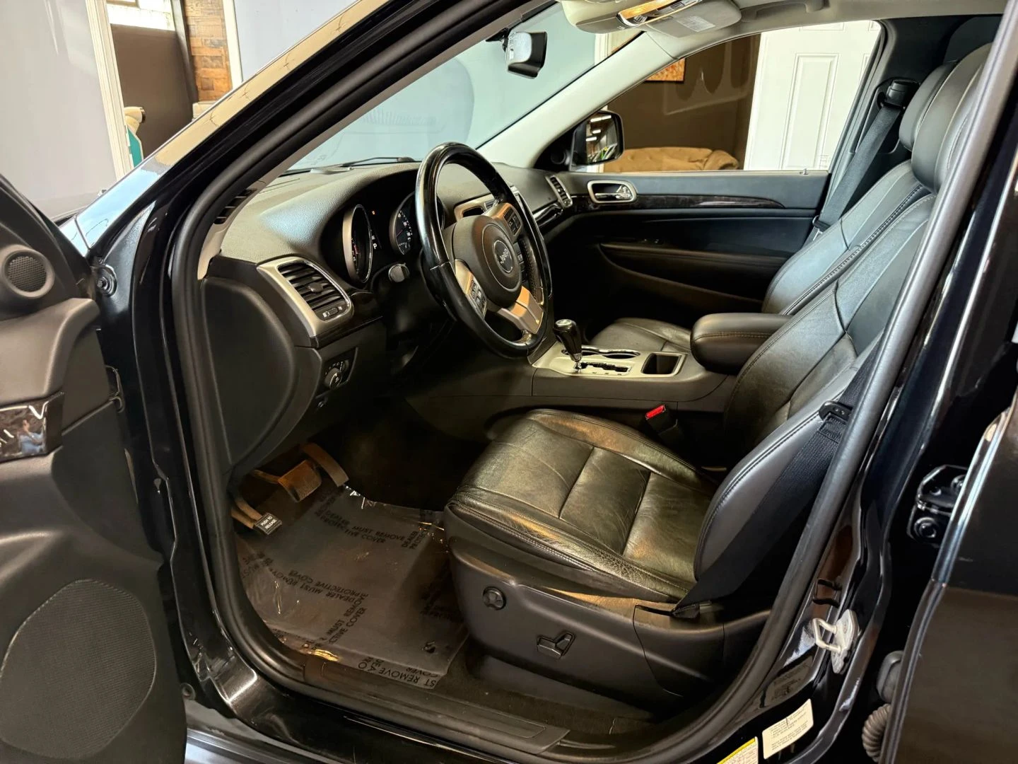 **2012 JEEP GRAND CHEROKEE** EZ FINANCING AVAILABLE! - photo 5