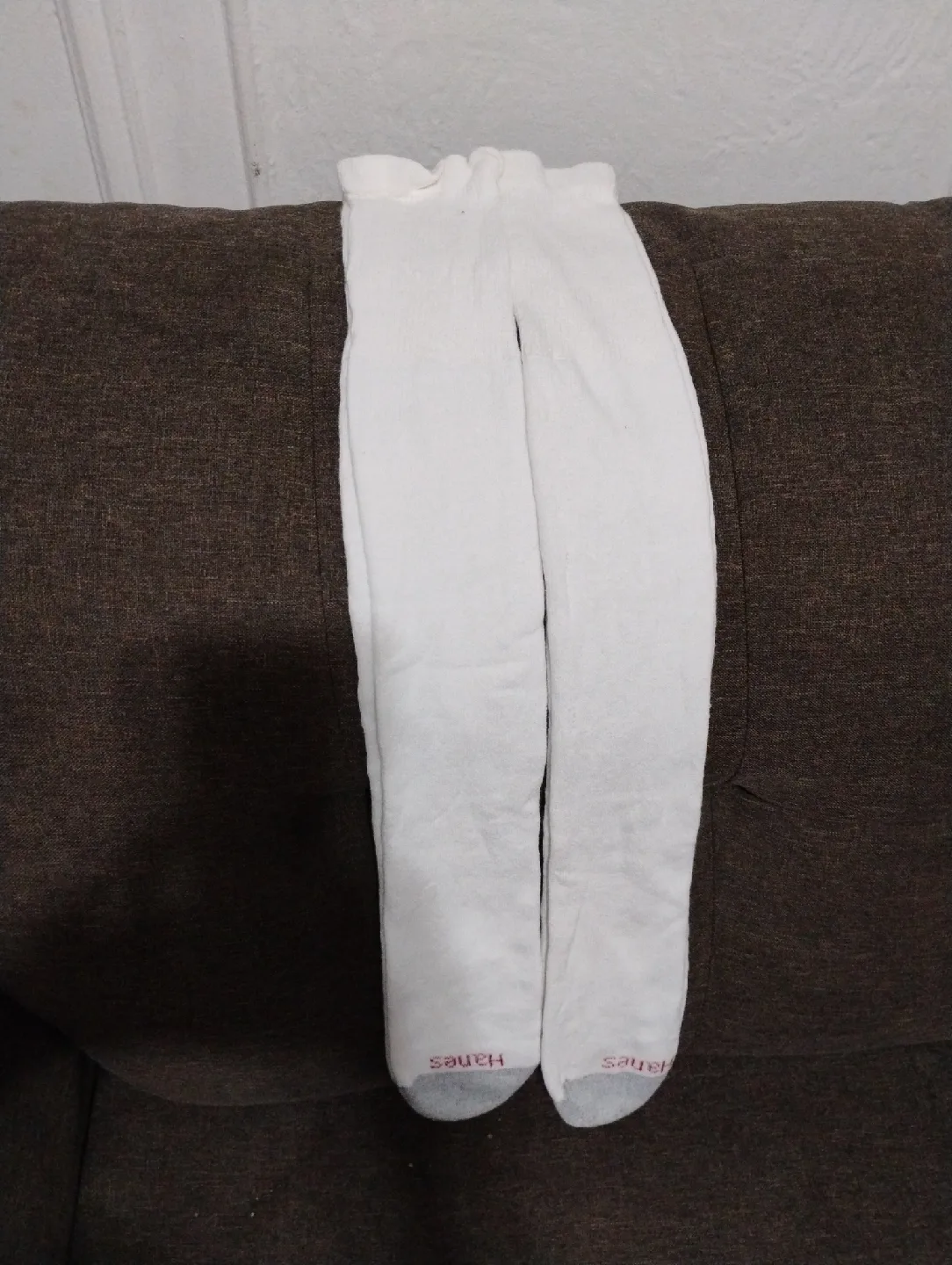 "🥕"2 pairs Hanes White Crew Socks