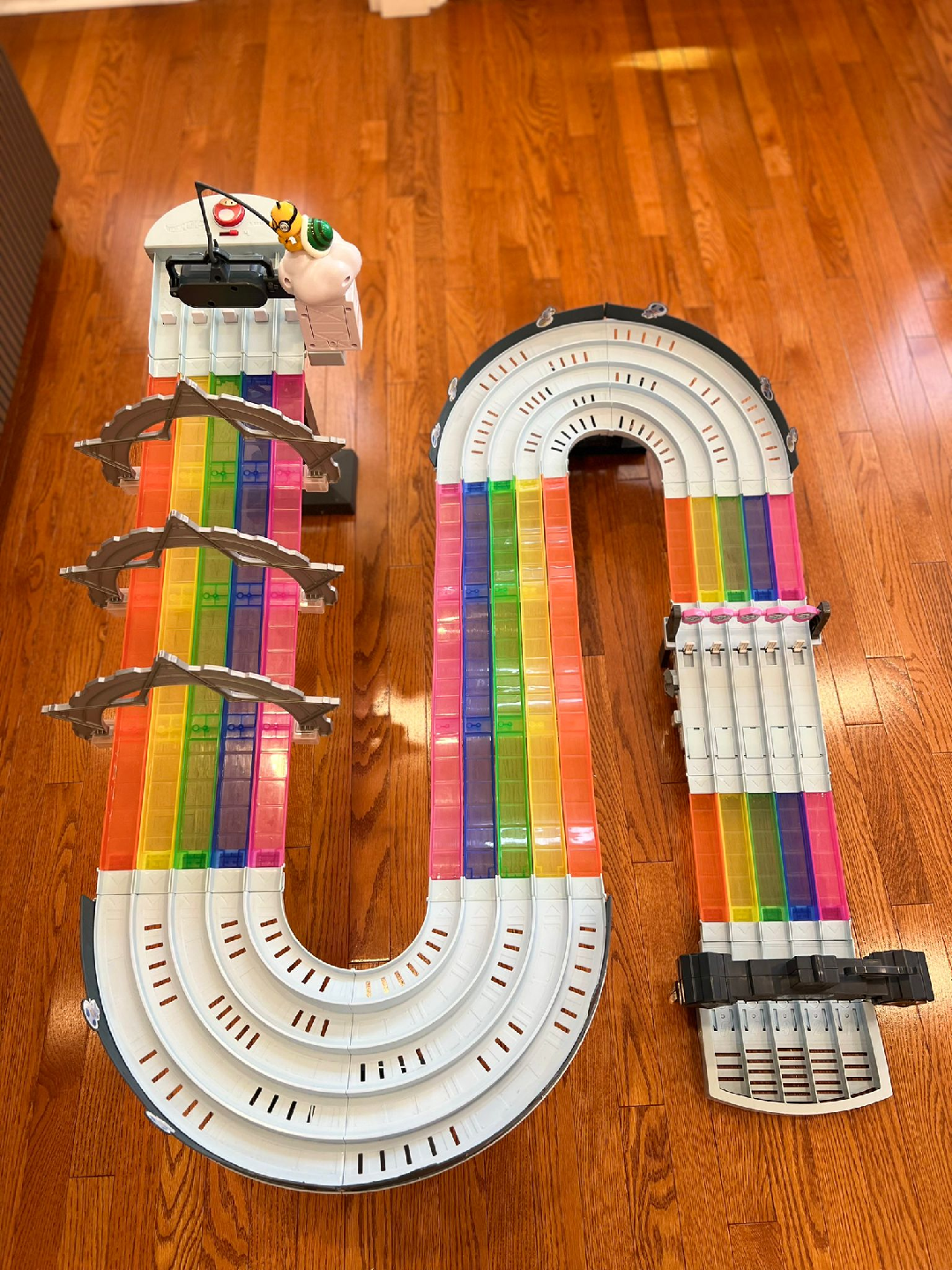 Hot Wheels Mario Kart Rainbow Road Raceway - photo 3