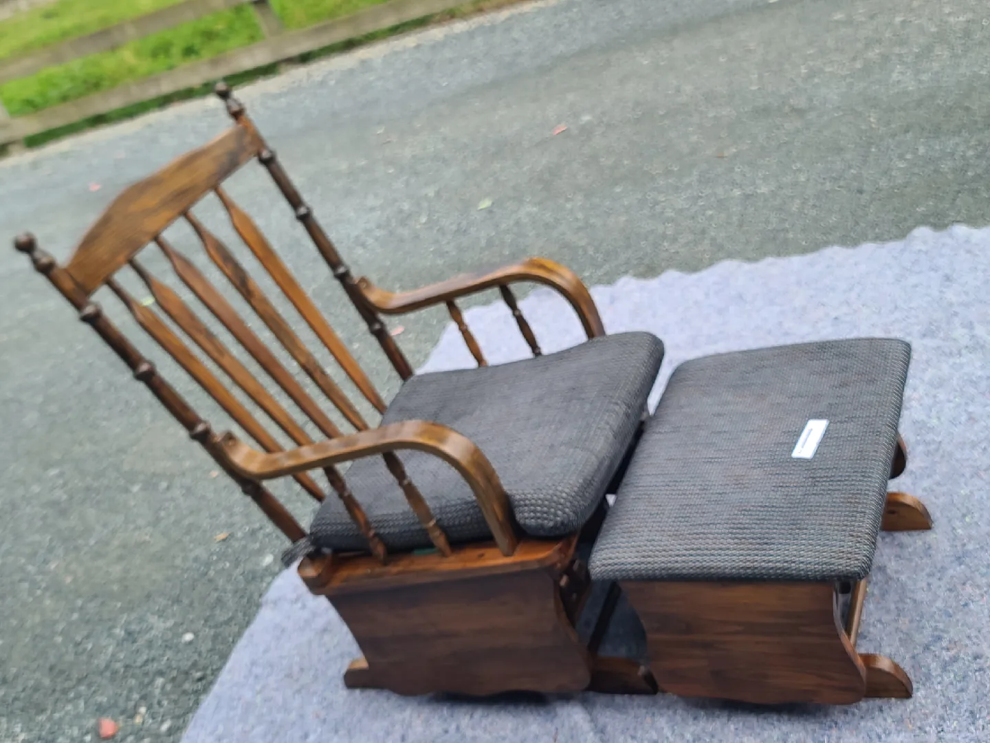 Glider Rocking Chair with Ottoman image indicator(2)