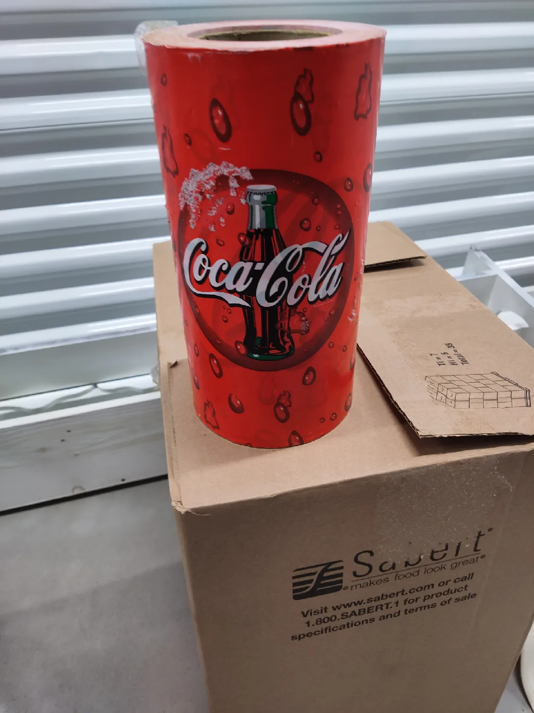 Coca-Cola Popcorn Machine & Collectible Tins image indicator(4)