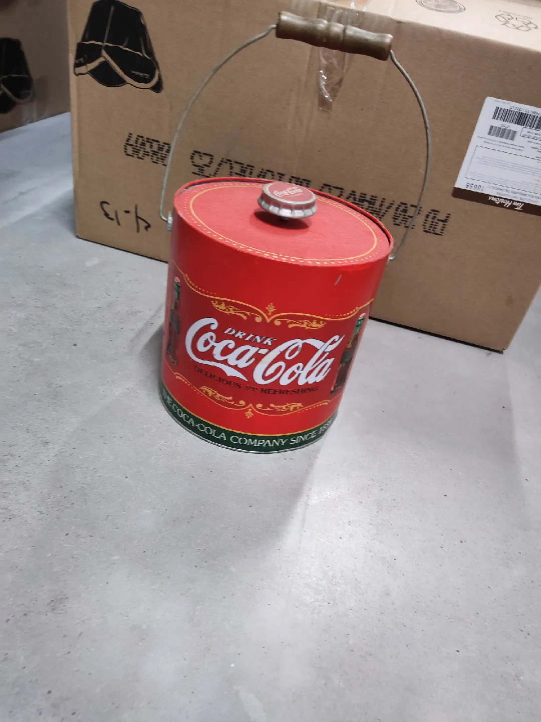 Coca-Cola Popcorn Machine & Collectible Tins image indicator(6)