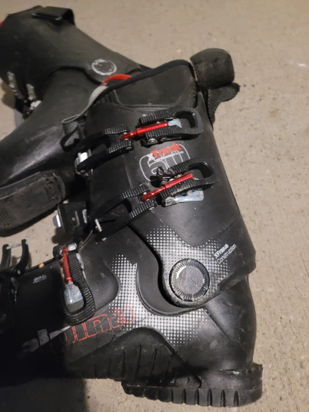 Alpina Ski Boots Size 28.5 image indicator(5)