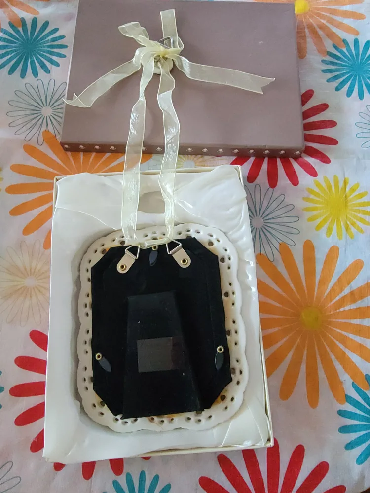 Cream Lace Hanging Photo Frame - New in Box! image indicator(3)