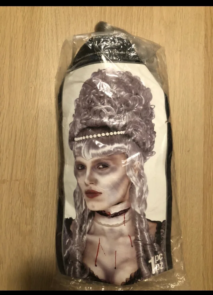 Legends Marie Antoinette Wig thumbnail