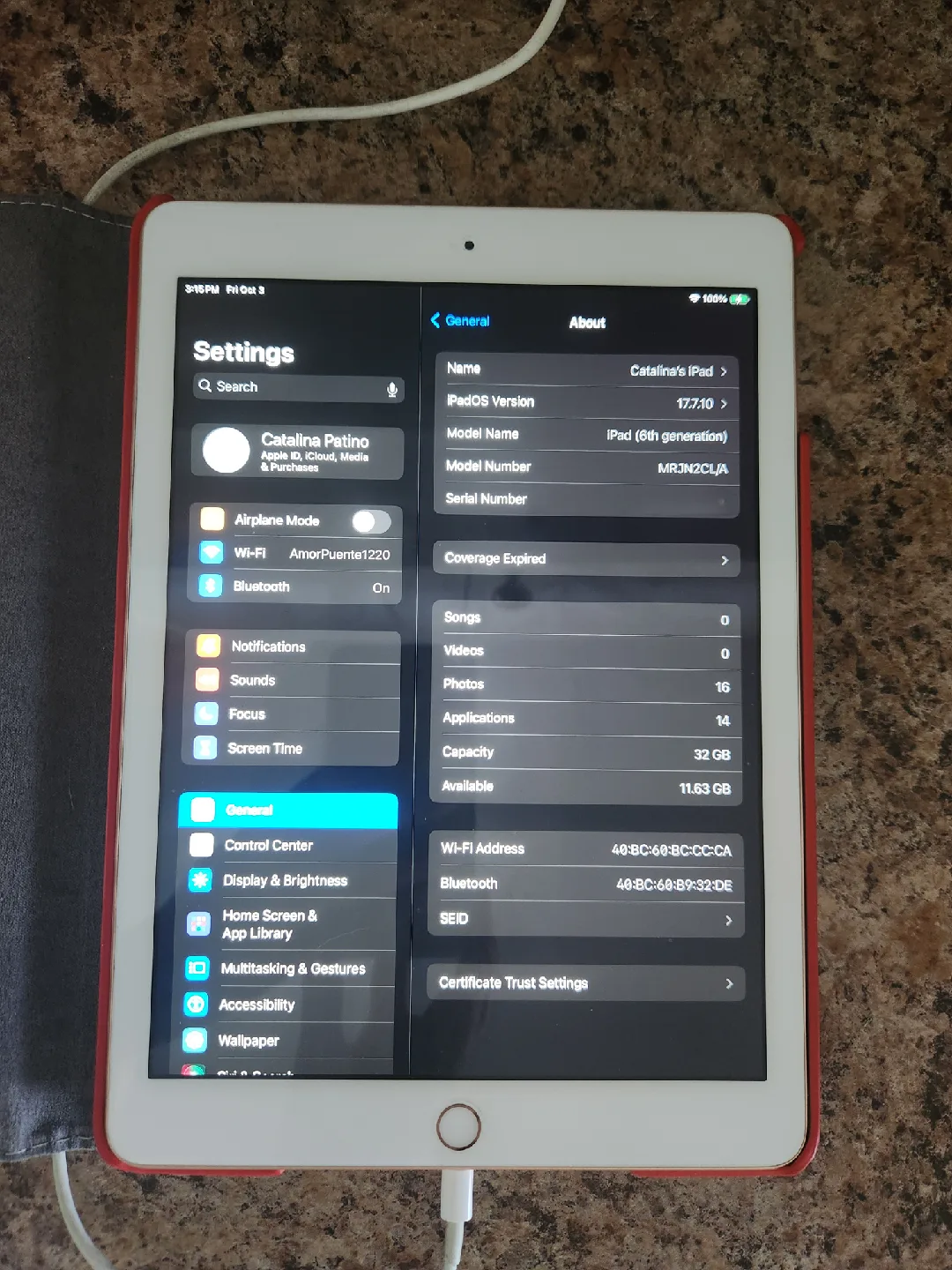 Apple iPad 6th Generation with cover and pen 32GB thumbnail