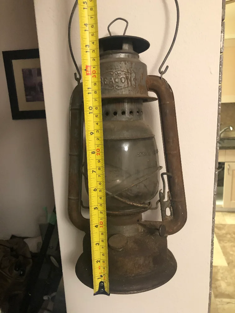 Vintage Beacon Kerosene Lantern - Made in Canada image indicator(2)