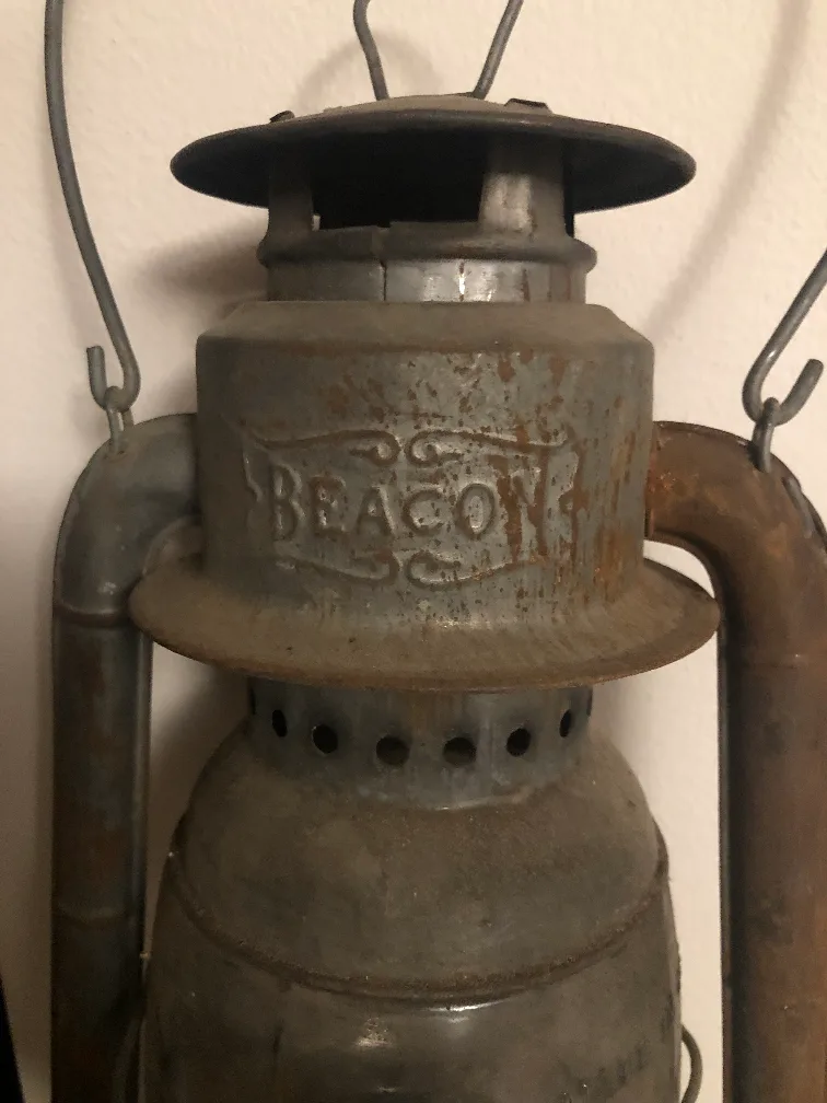 Vintage Beacon Kerosene Lantern - Made in Canada image indicator(3)
