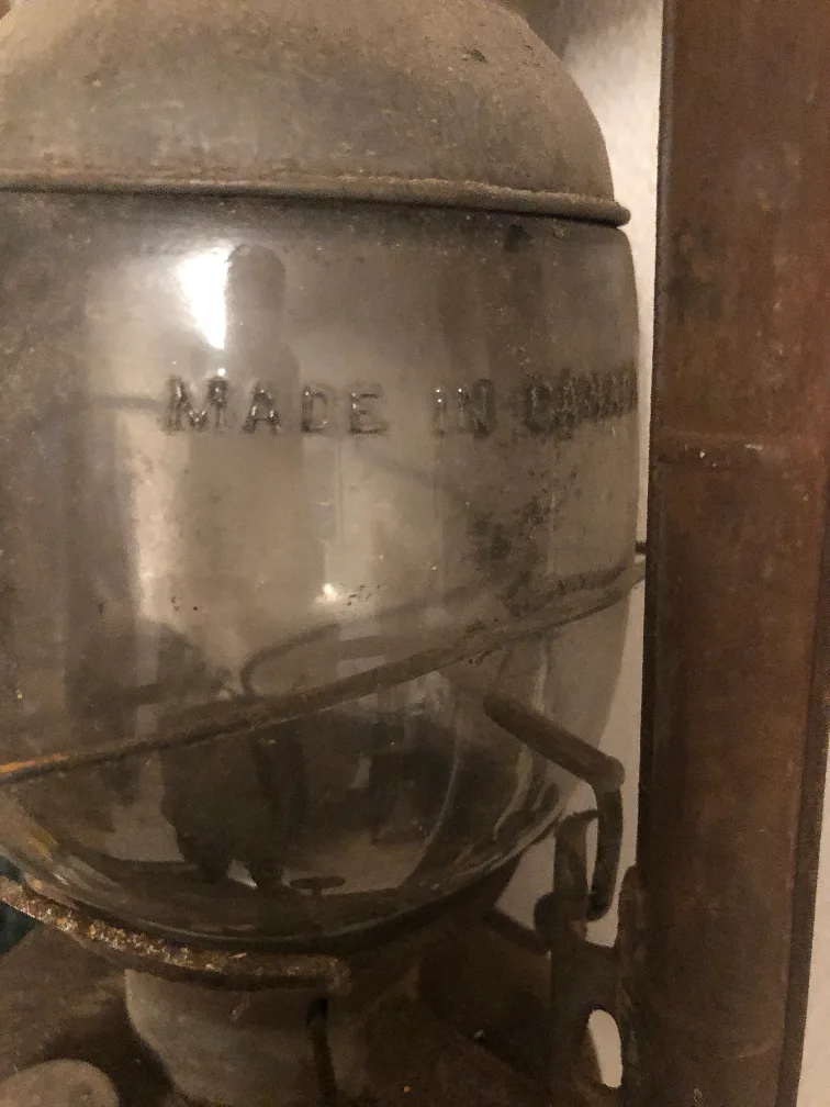 Vintage Beacon Kerosene Lantern - Made in Canada image indicator(4)