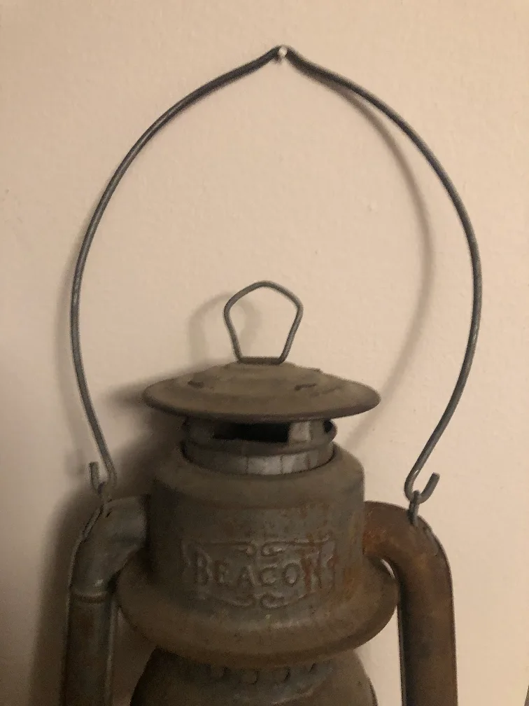 Vintage Beacon Kerosene Lantern - Made in Canada image indicator(6)