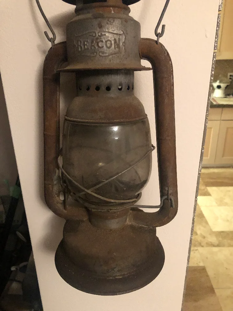 Vintage Beacon Kerosene Lantern - Made in Canada image indicator(7)