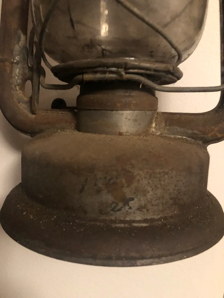 Vintage Beacon Kerosene Lantern - Made in Canada image indicator(8)