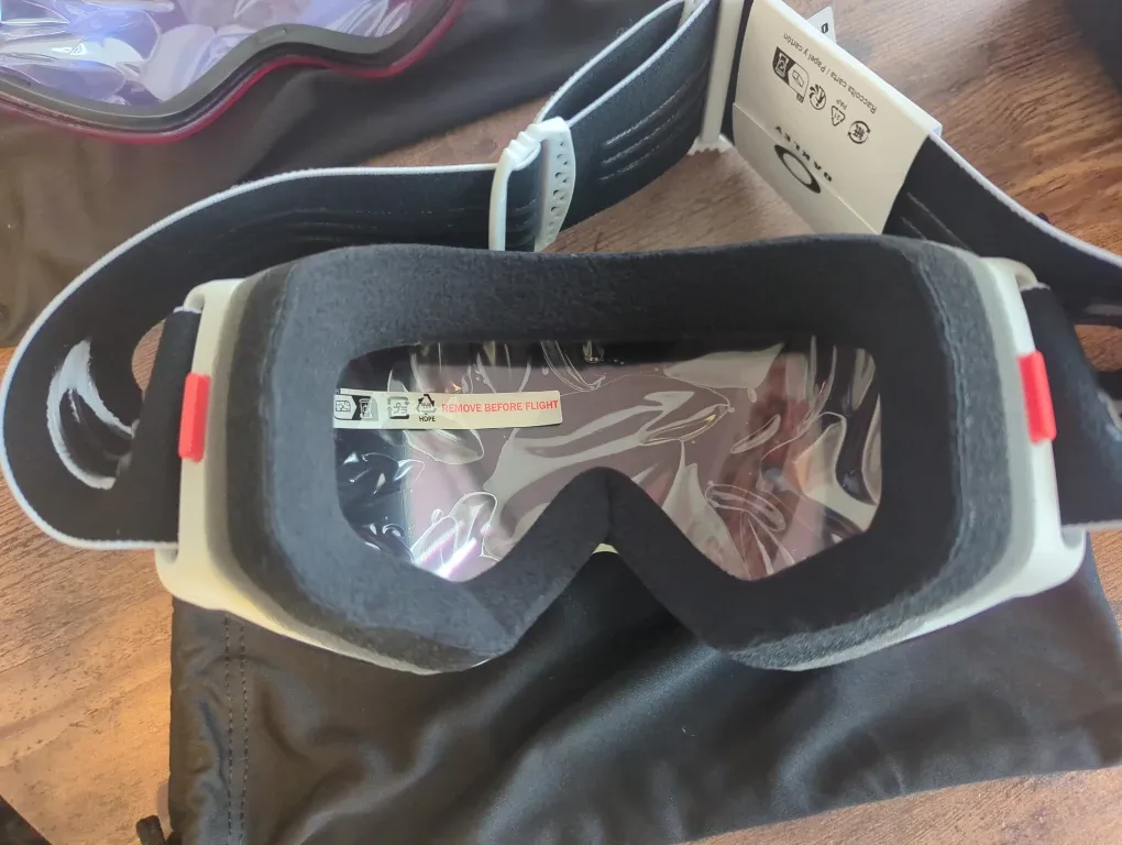 New Oakley Flight Deck Pro L Snow Goggles w/ Extra Lens image indicator(4)