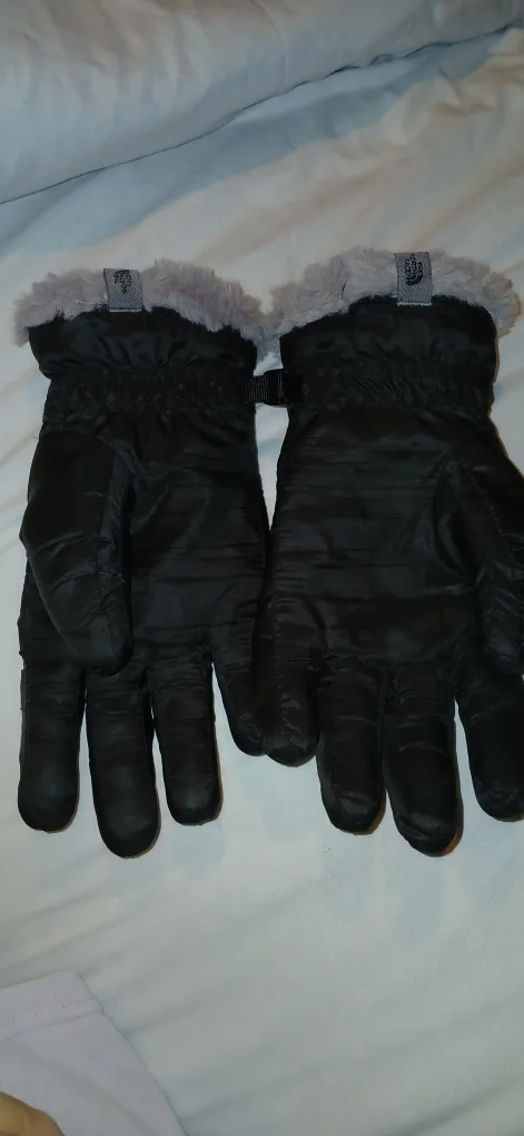 The North Face Black Gloves image indicator(2)