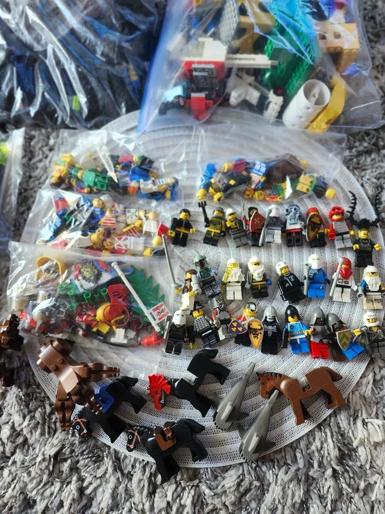 VINTAGE LEGO COLLECTION LOT image indicator(2)