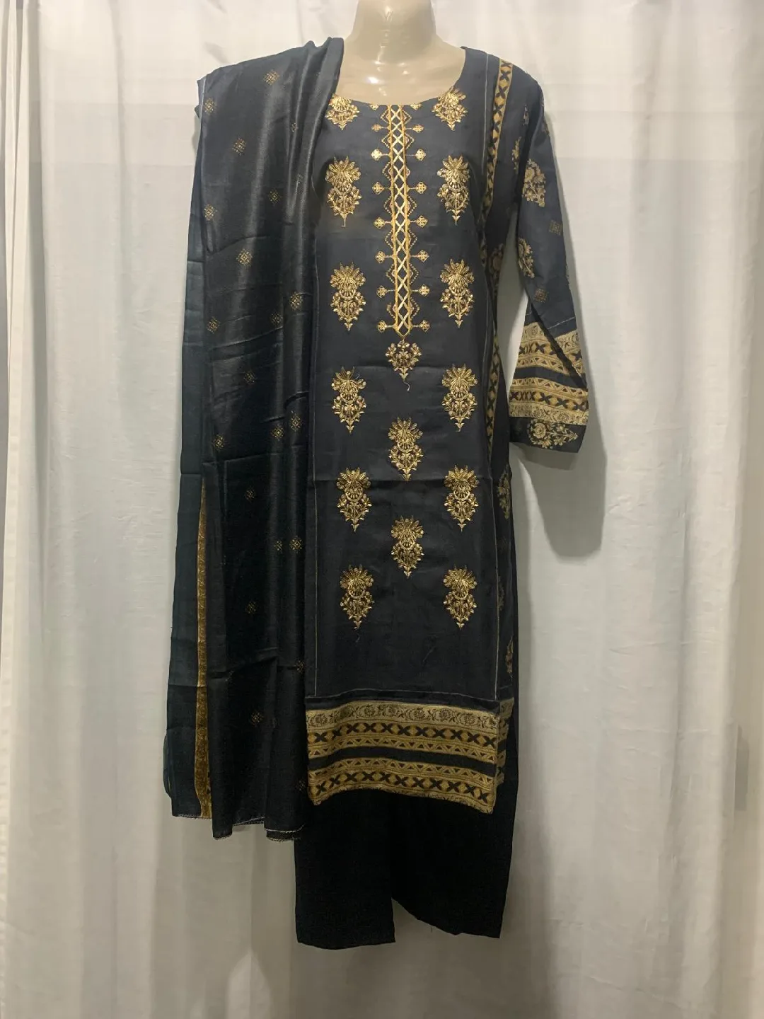 3 Piece Salwar Kameez Suit Set image indicator(4)