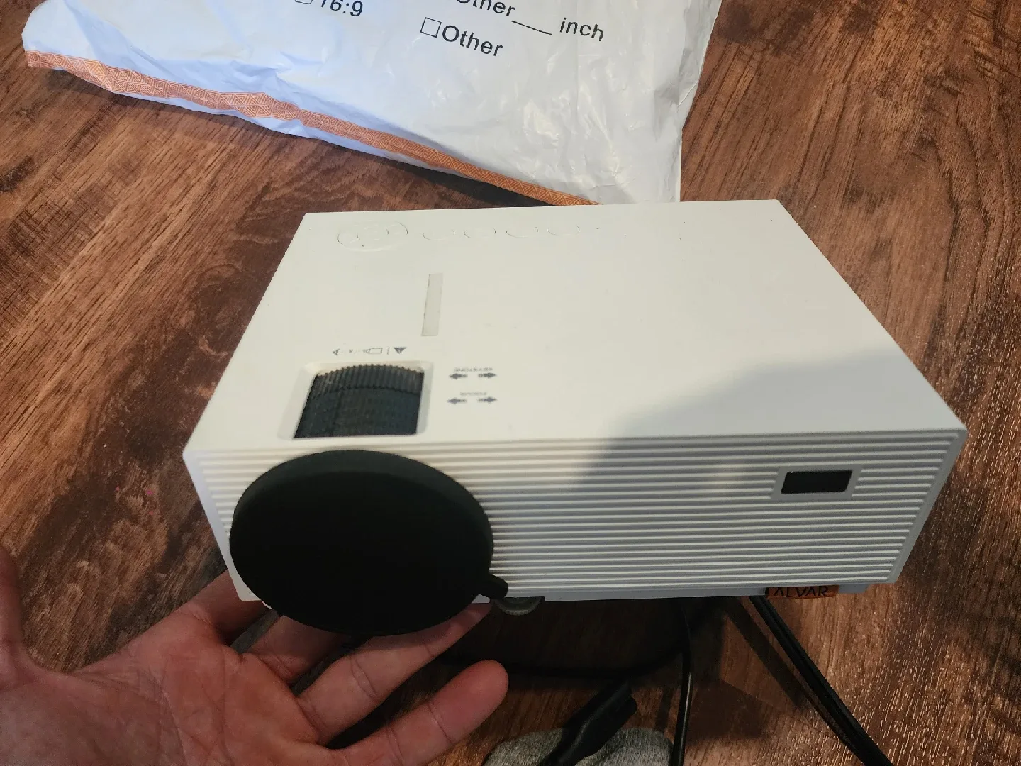 Alvar RV500W Projector with 120 inch Screen thumbnail