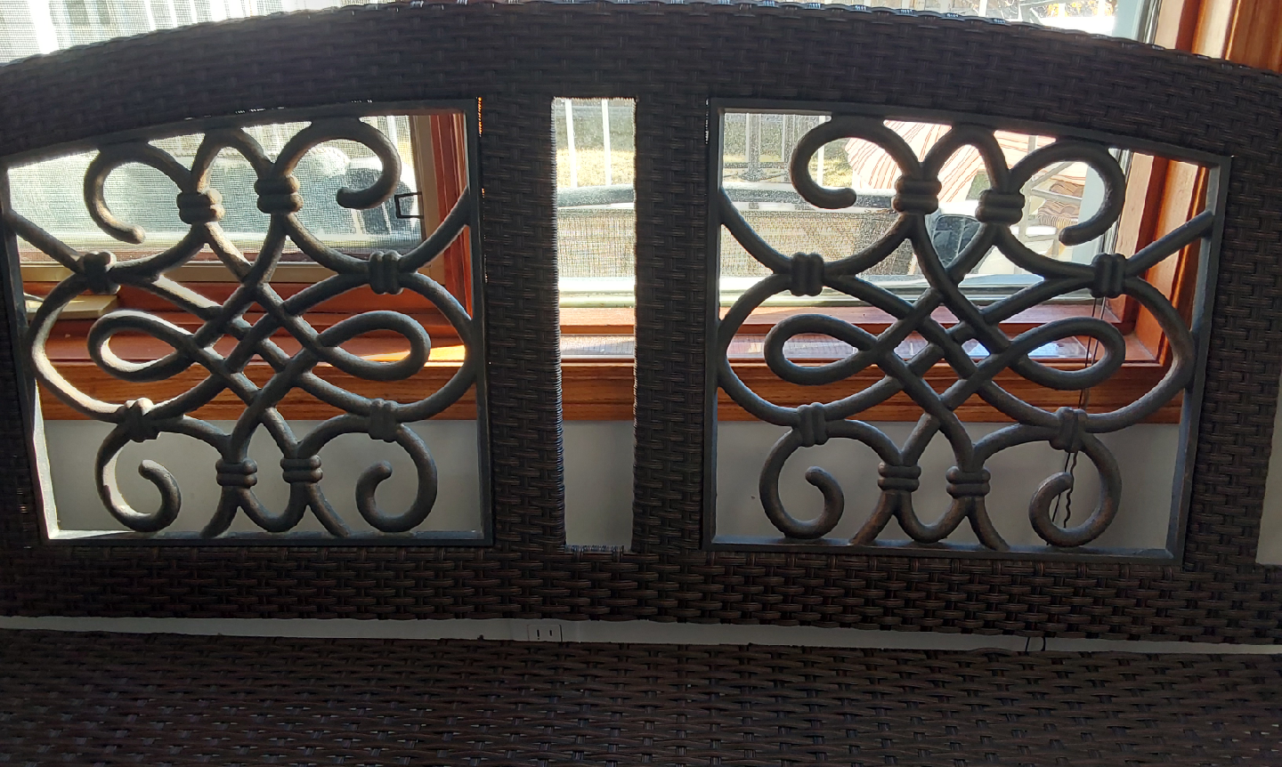Excellent condtion Costco  Wicker Outdoor Bench