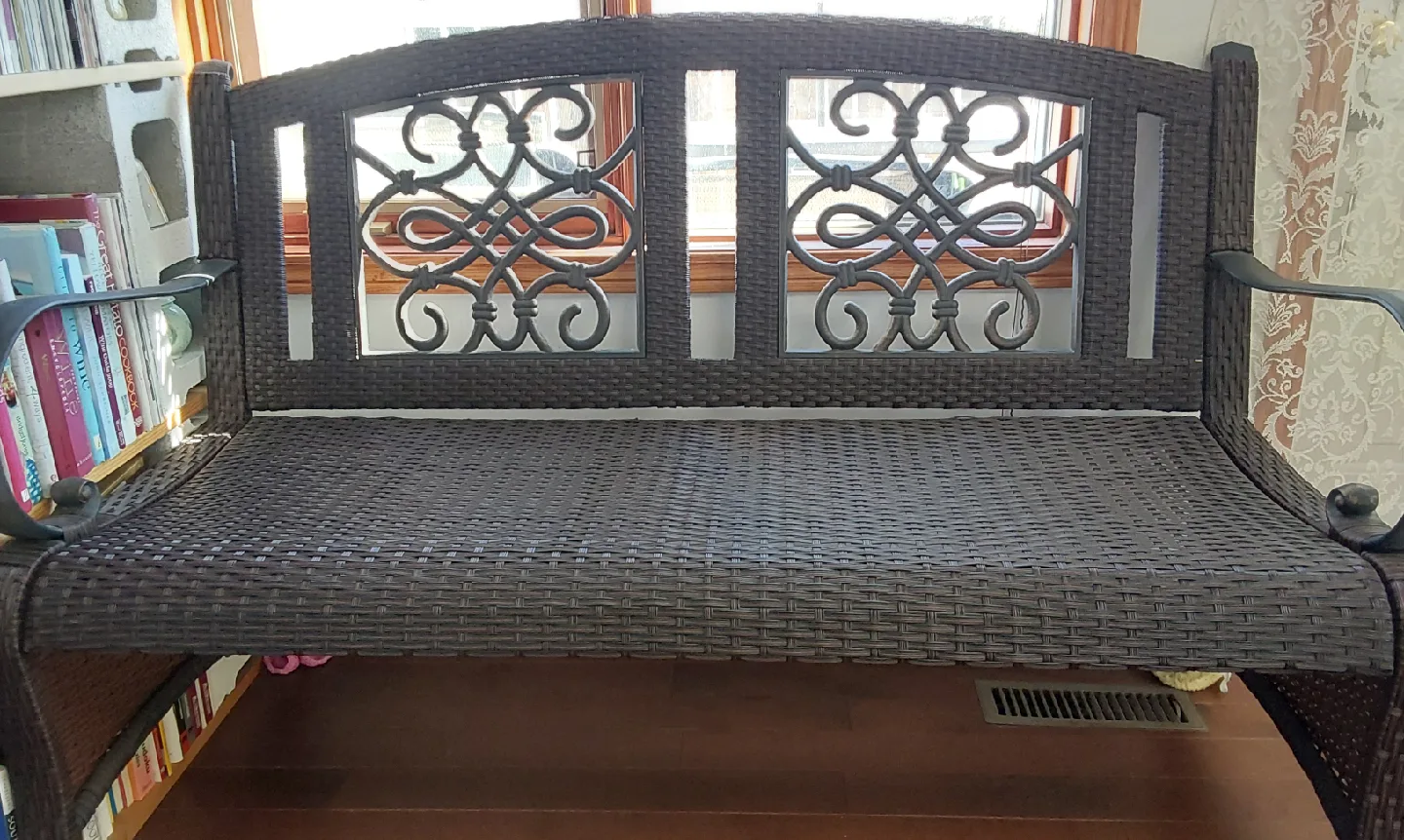 Excellent condtion Costco  Wicker Outdoor Bench image indicator(4)