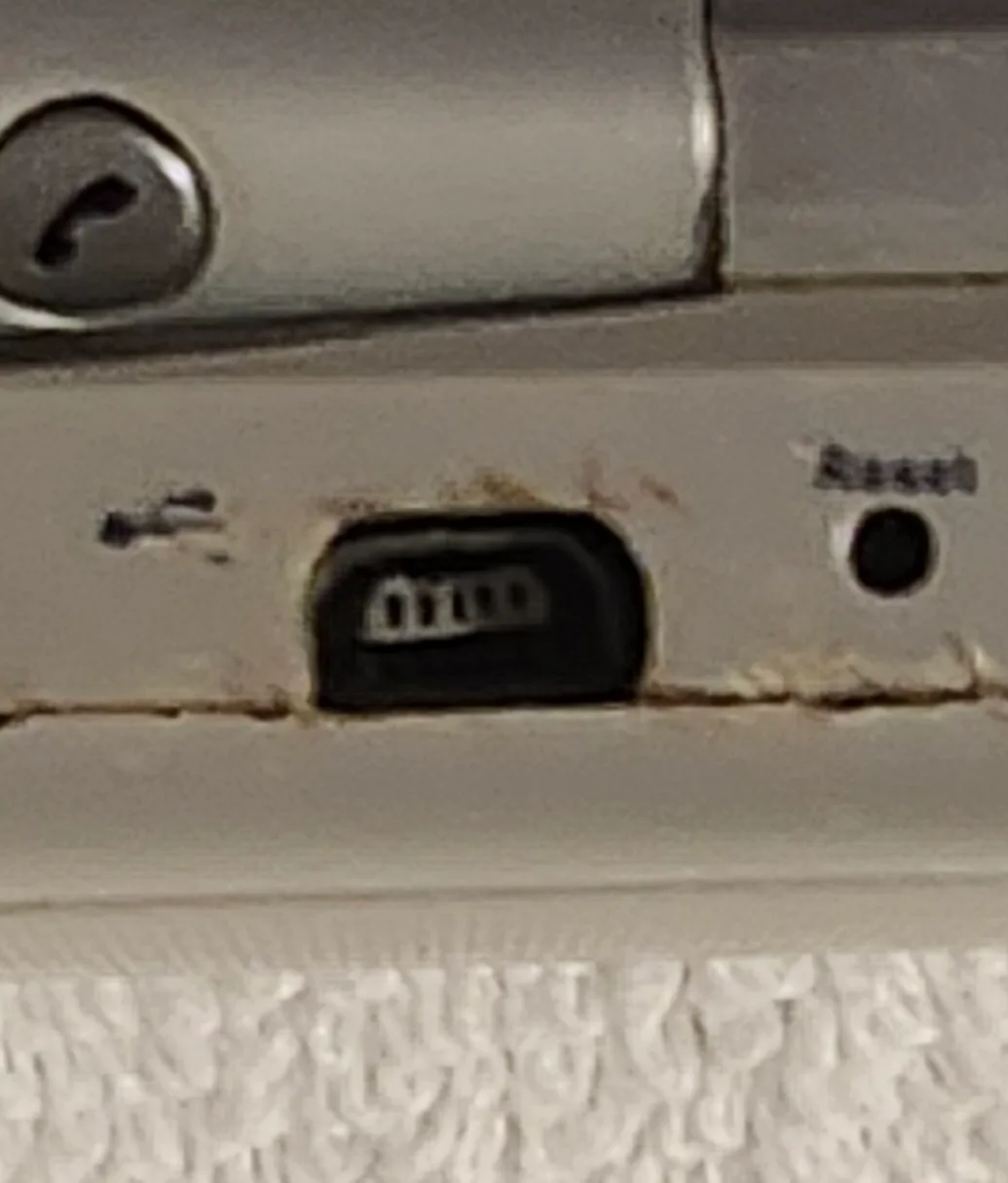 HTC Universal Pocket PC Mobile Phone - For parts or repair image indicator(5)