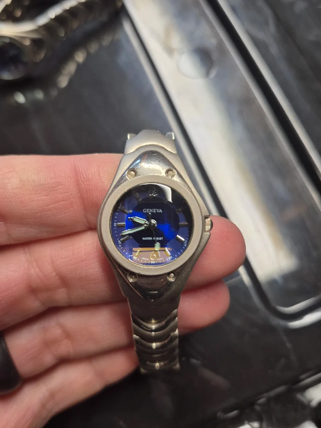 Geneva Water Resist Watch image indicator(2)