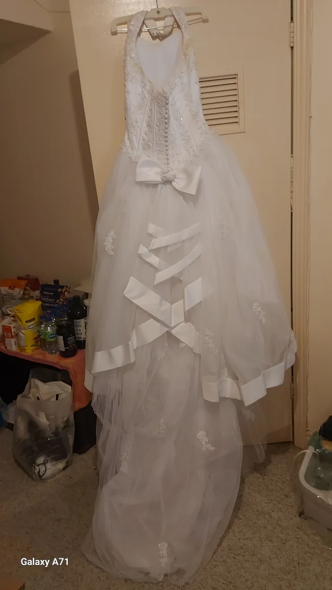 White Wedding Dress image indicator(4)