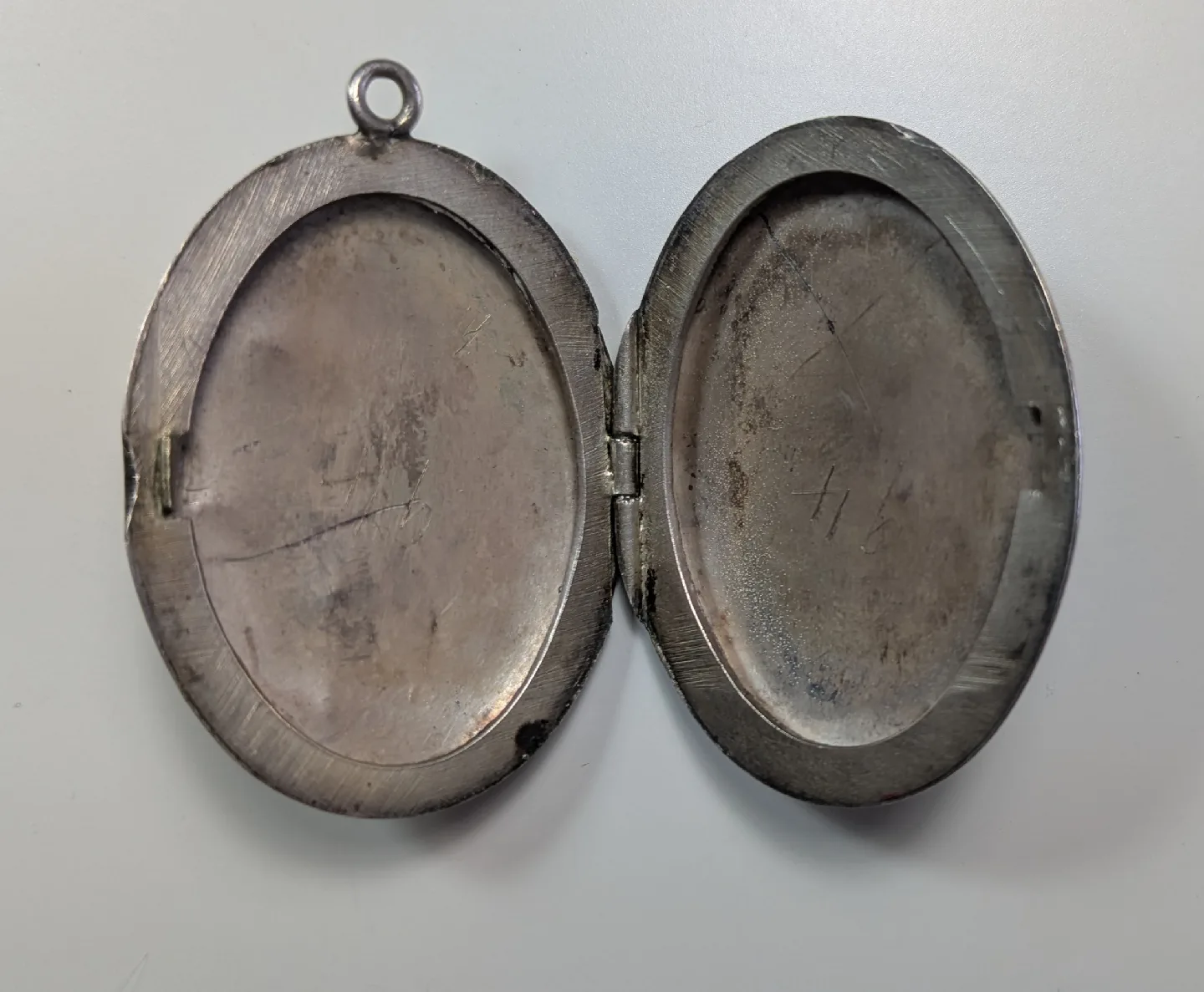 Vintage Sterling Silver Locket image indicator(2)