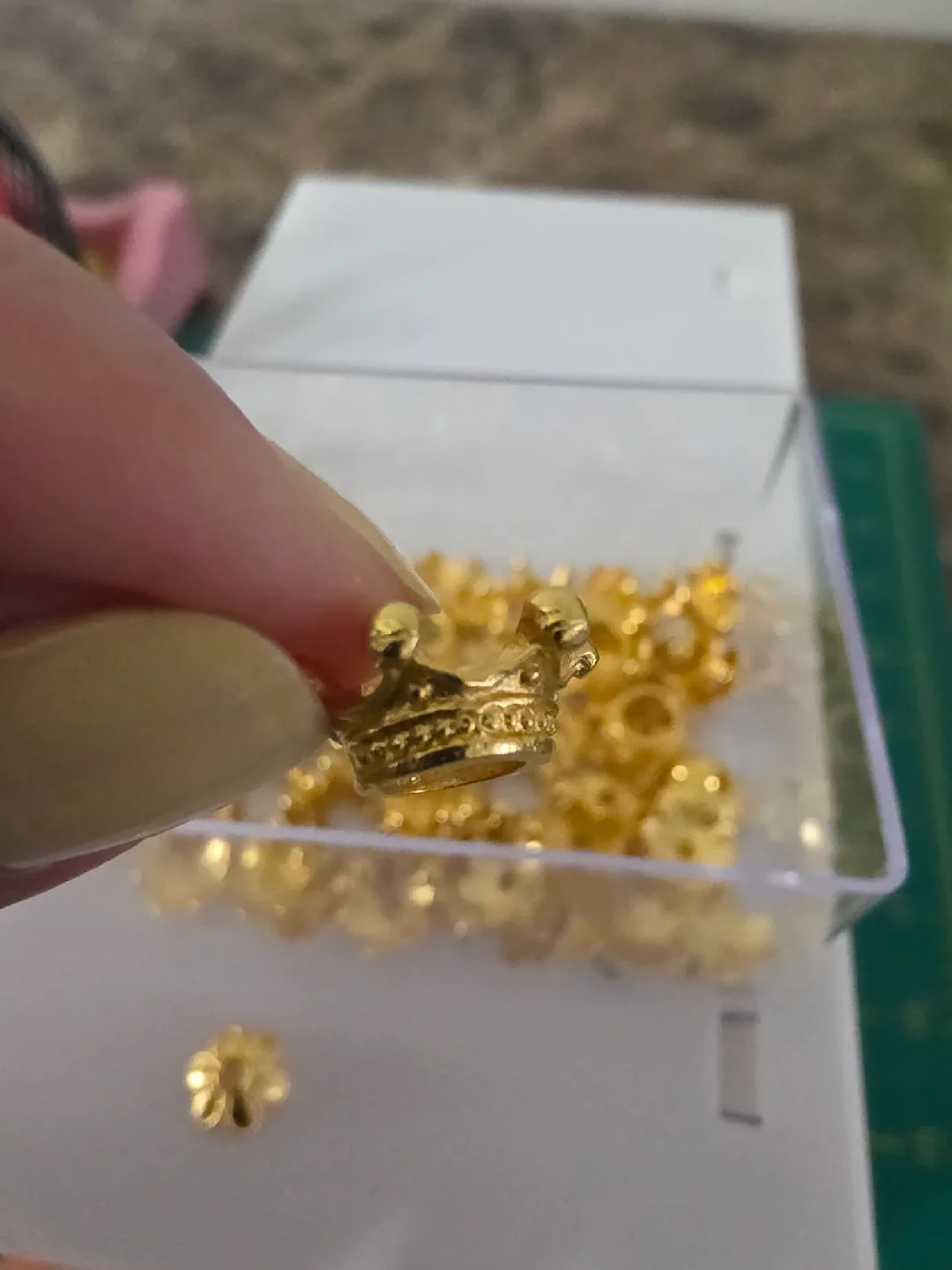 🥕 Assorted Beads and Findings for Jewellery Making image indicator(6)