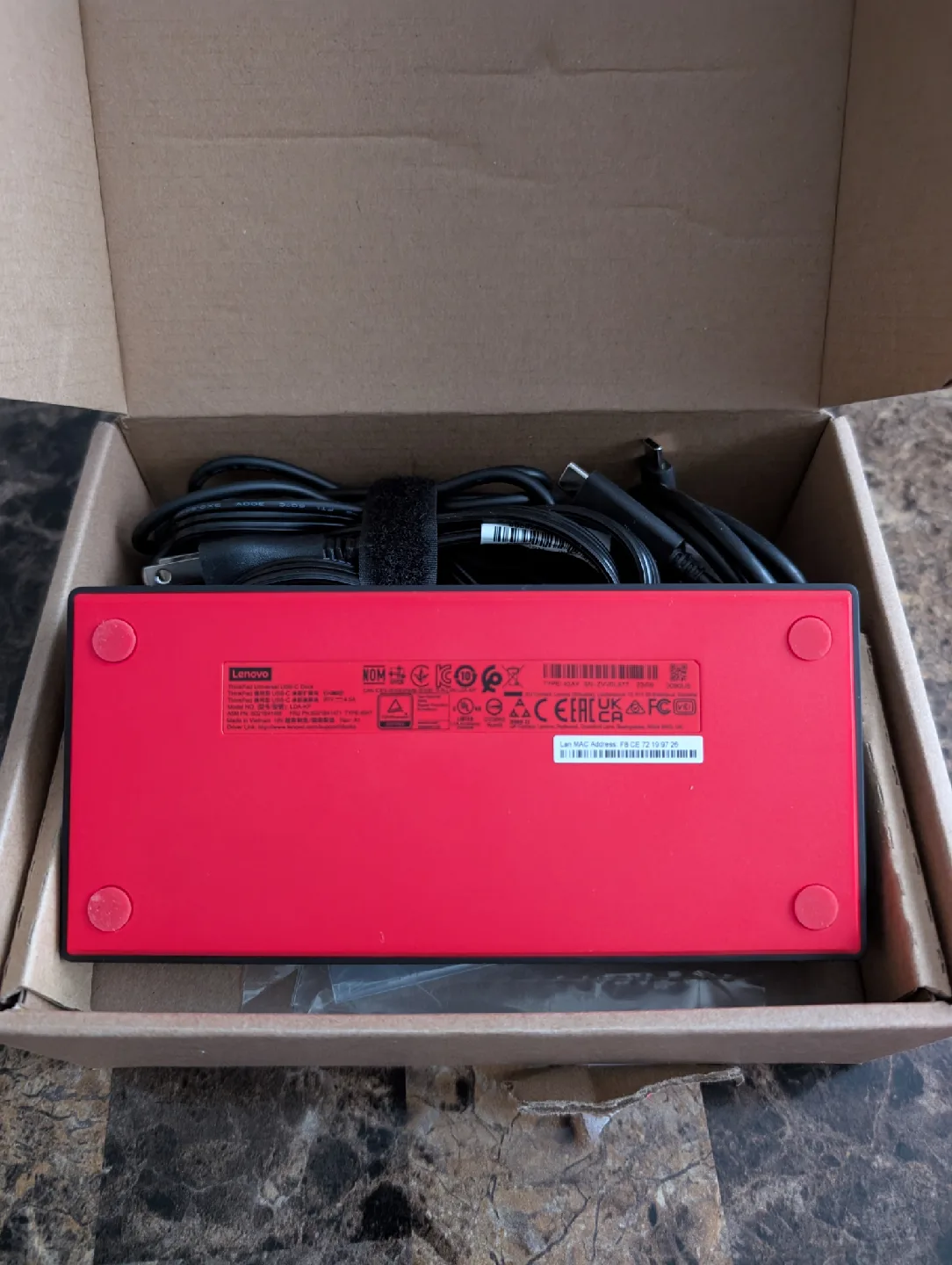 Lenovo ThinkPad Universal USB-C Dock - US image indicator(7)