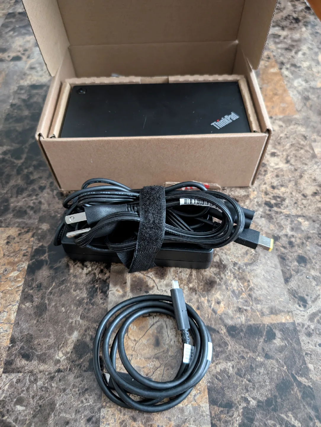 Lenovo ThinkPad Universal USB-C Dock - US image indicator(8)