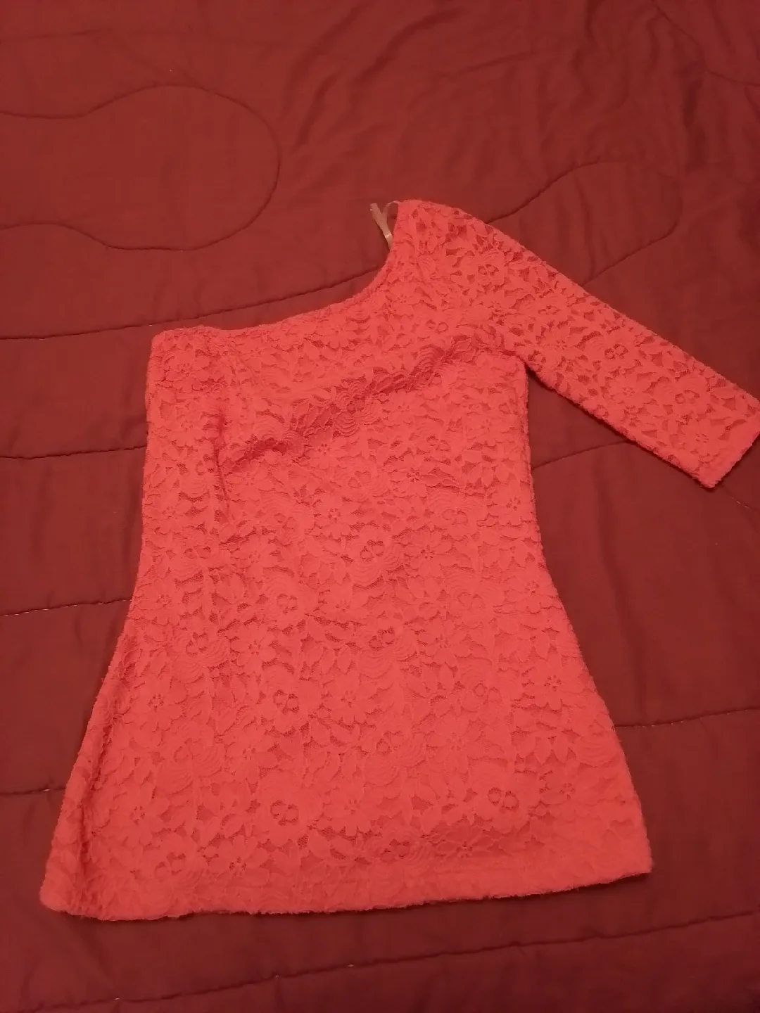 Guess Coral Lace One-Shoulder Top size medium thumbnail