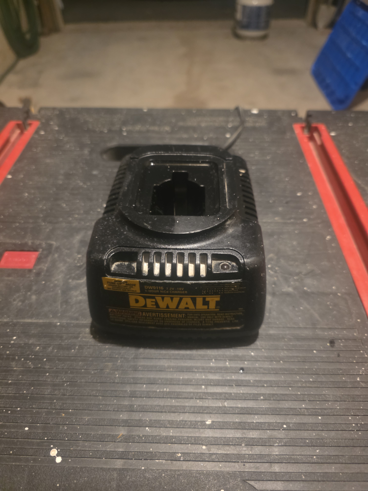 DeWalt DW9116 7.2V-18V 1-Hour NiCd Charger