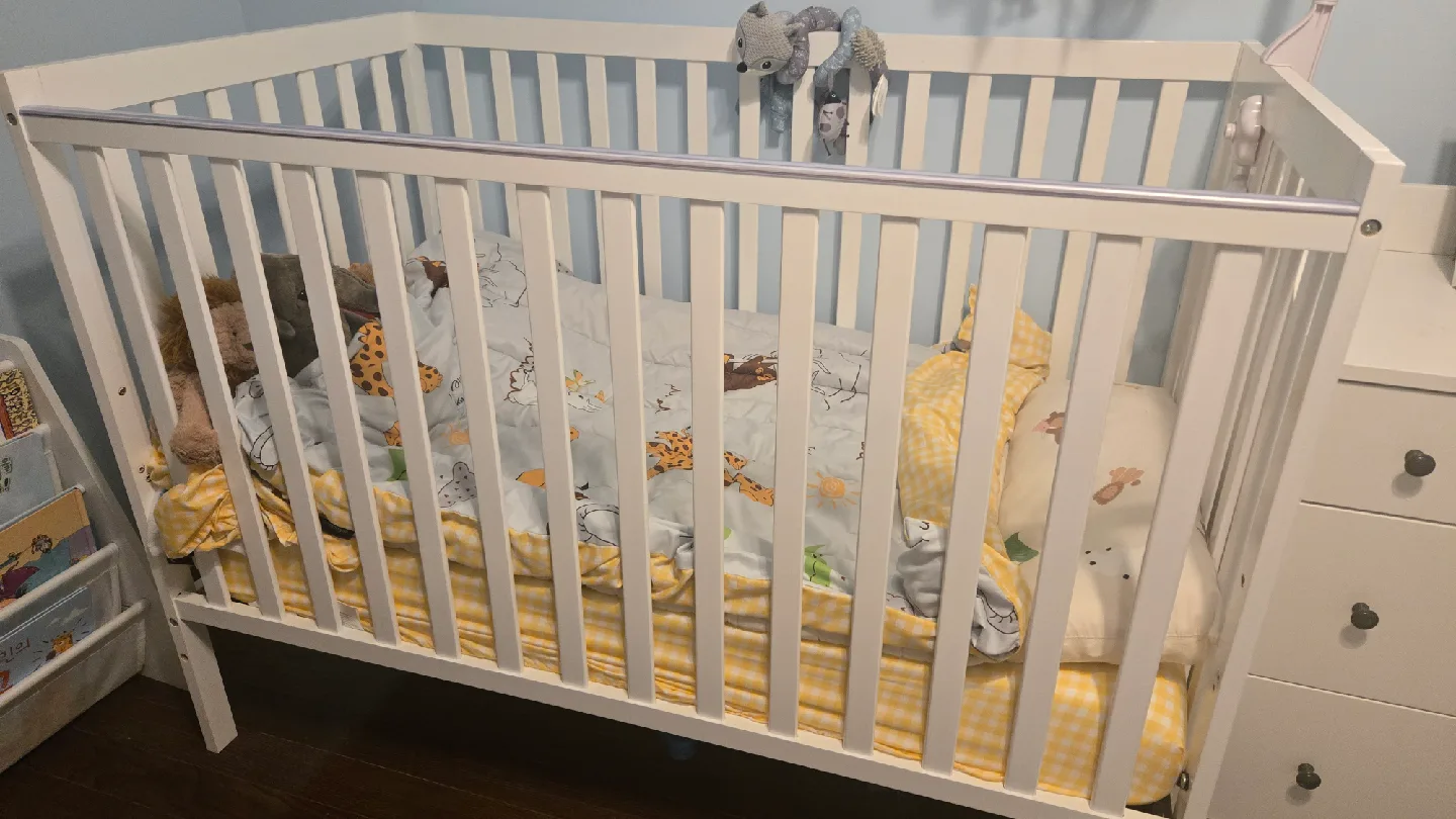 White Baby Crib image indicator(2)