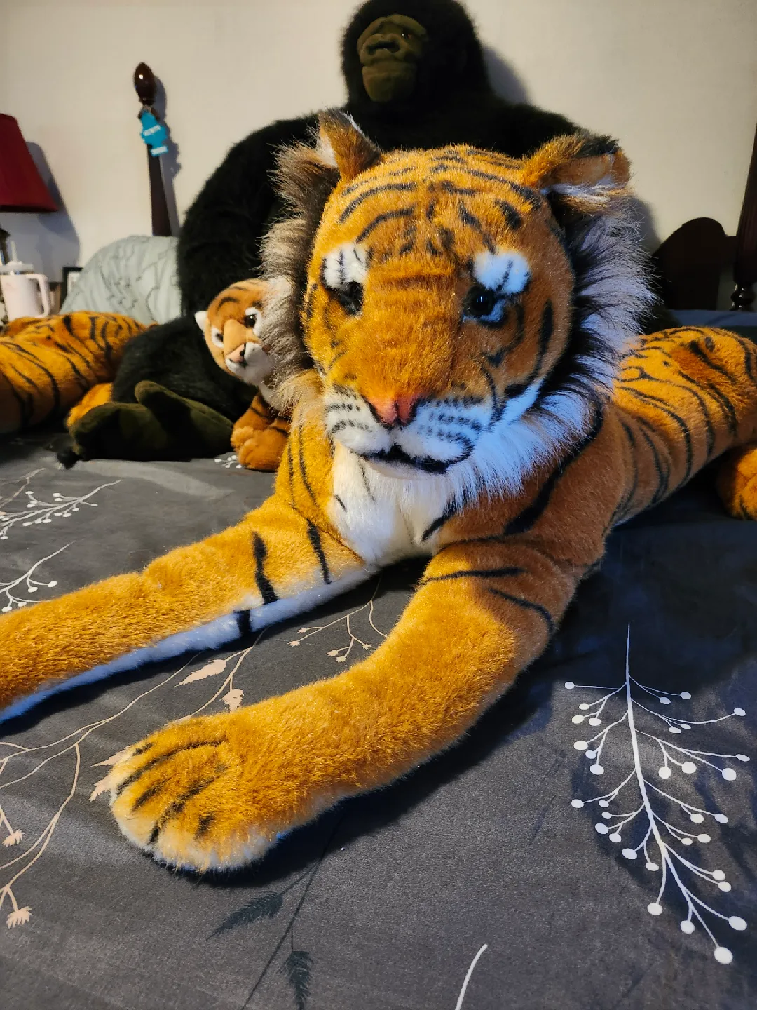 Stuffed Gorilla and Tiger Plush Toys image indicator(7)